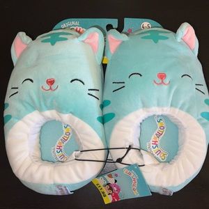 NWT Squishmallow Slippers Blue Cat Youth 4-5